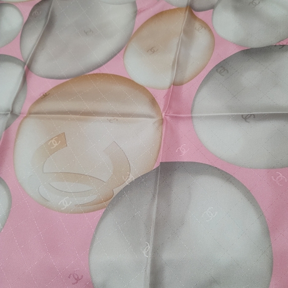 SOLD‼️Chanel pearl scarf silk size 90×90 - Picture 8 of 14